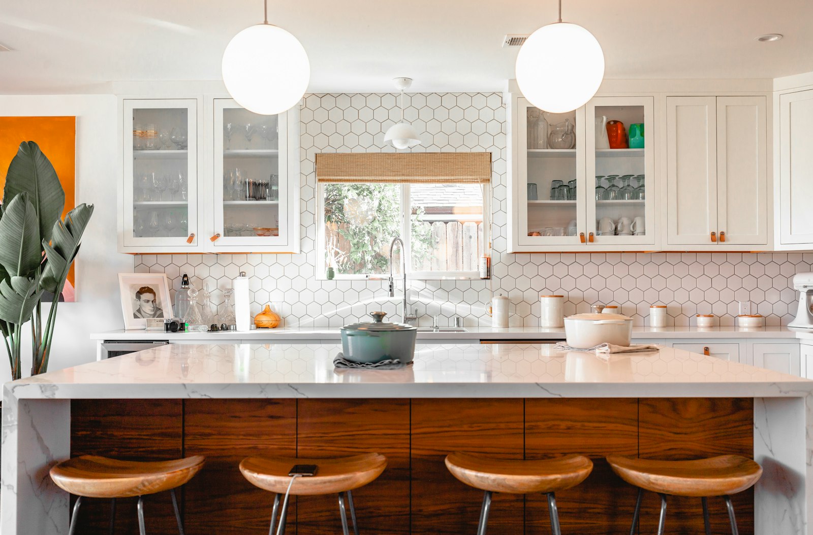 Cuisine moderne 2026 — optimisation des angles avec PEKA Magic Corner