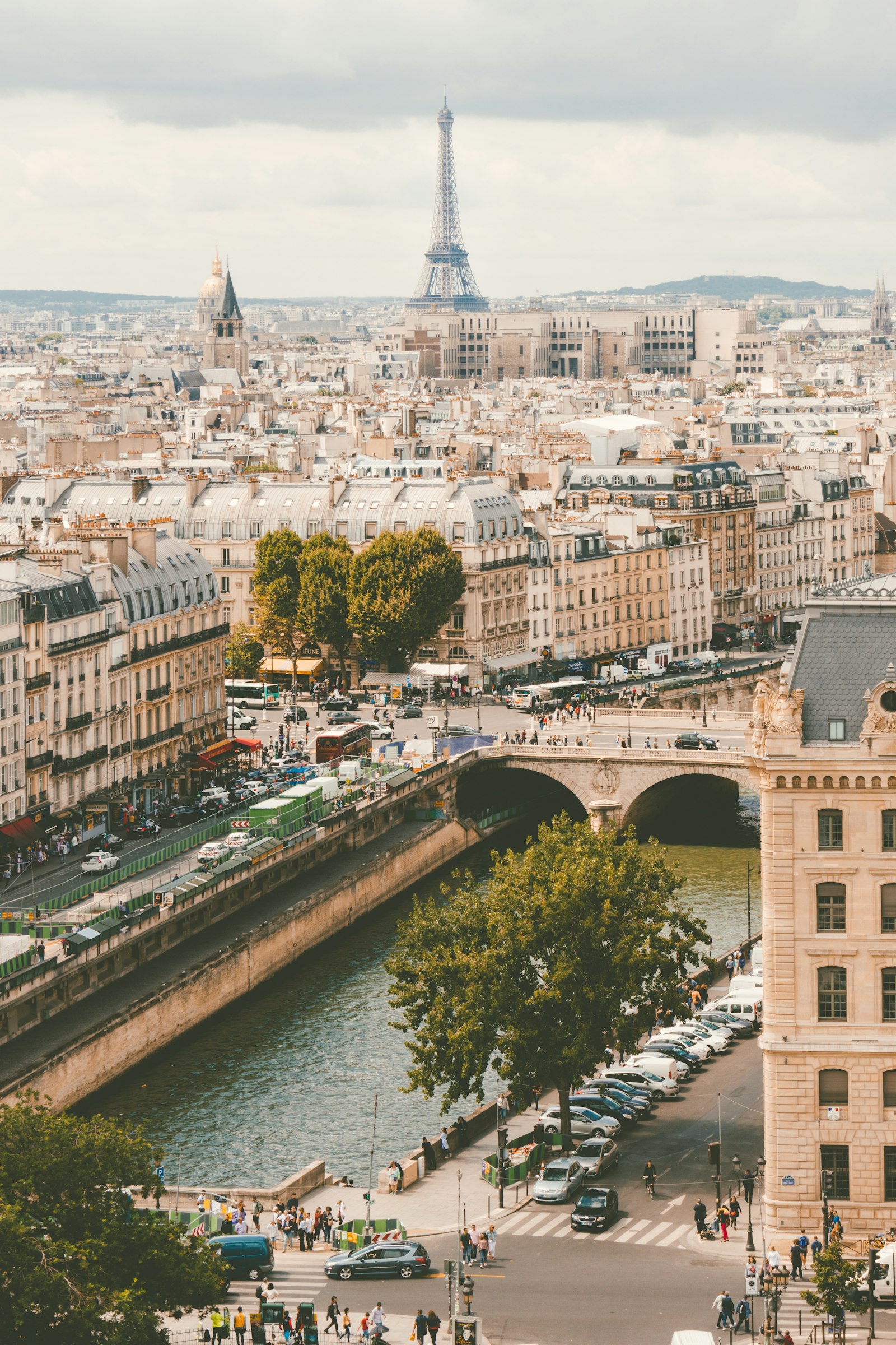 Paris 5e-7e : architecture parisienne où Levidrat rénove salles de bain et intérieurs