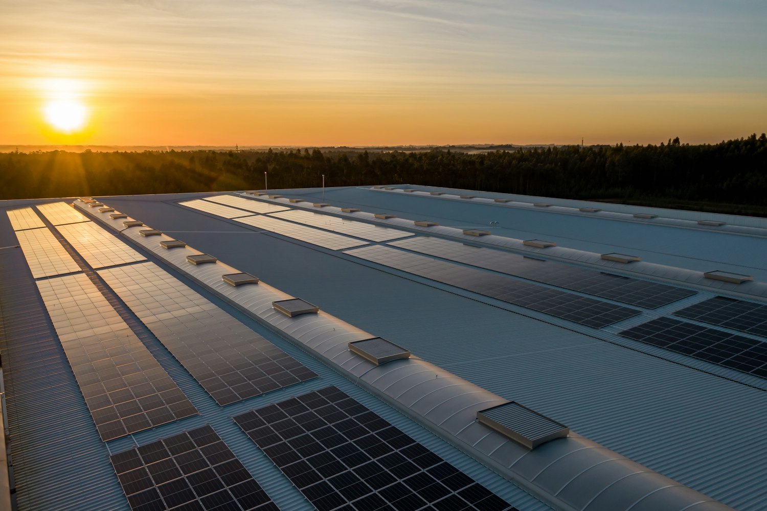 Unité intérieure de climatisation discrète installée dans un séjour