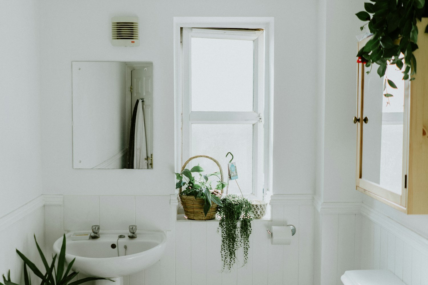 Salle de bain zen avec baignoire — tendances 2026