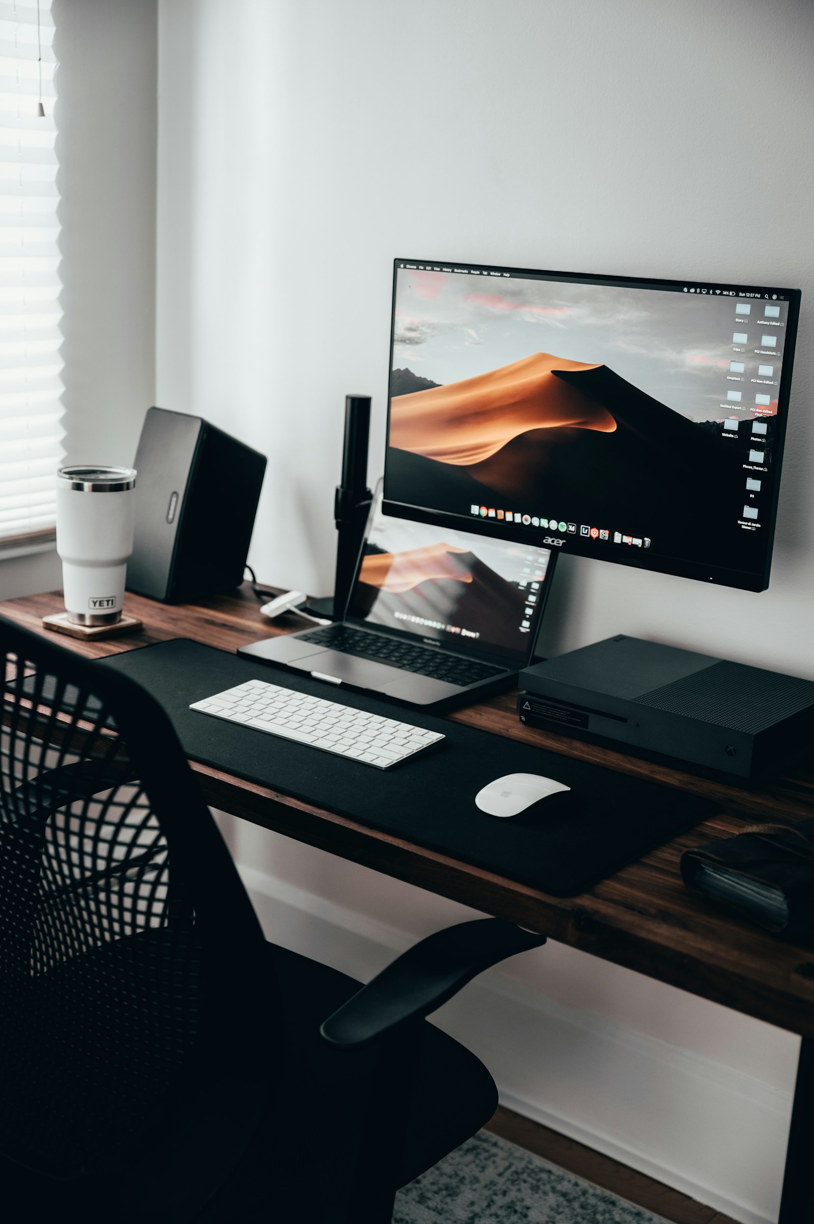 Bureau home office ergonomique intégré en bois