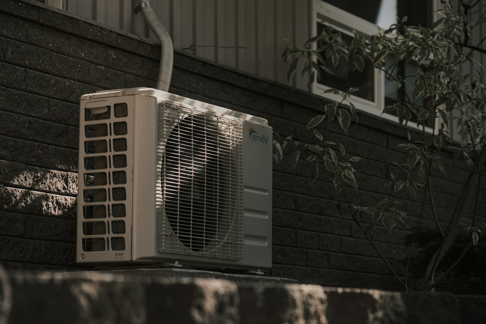 Contrôle d'une unité de climatisation lors de l'entretien annuel