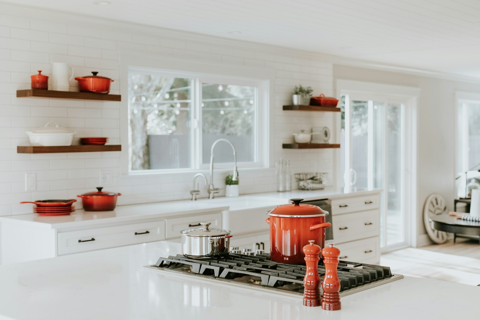 Cuisine en chêne sur mesure avec îlot central